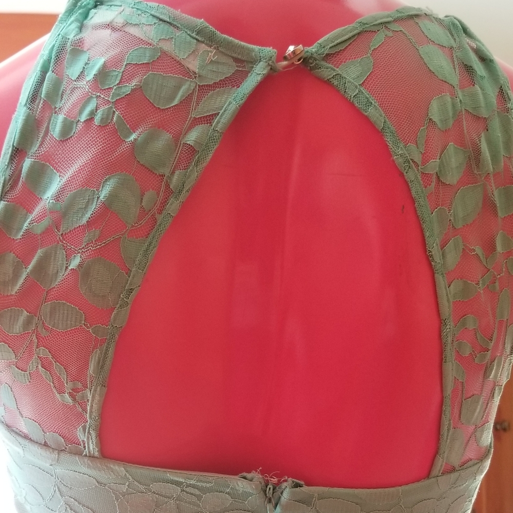 Lace dress - Picture 6 of 7